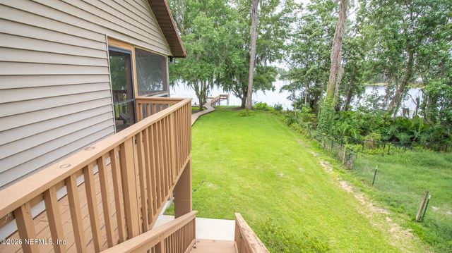 303 RILEY LAKE Drive, Hawthorne, FL 32640