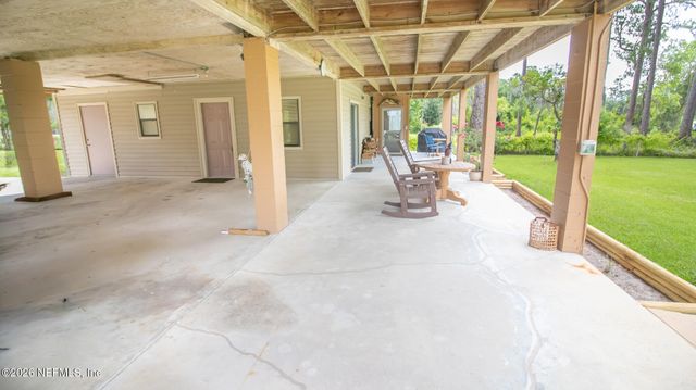 303 RILEY LAKE Drive, Hawthorne, FL 32640