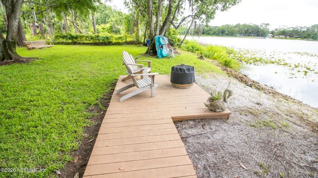 303 RILEY LAKE Drive, Hawthorne, FL 32640