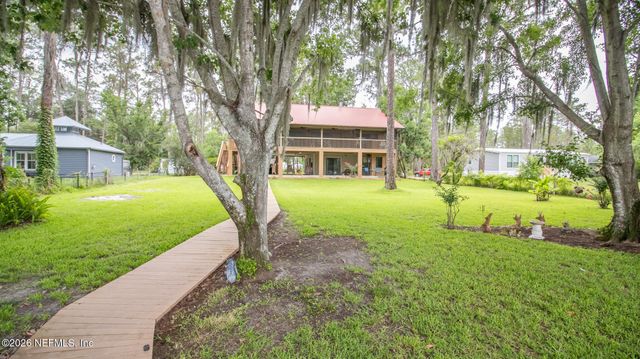 303 RILEY LAKE Drive, Hawthorne, FL 32640
