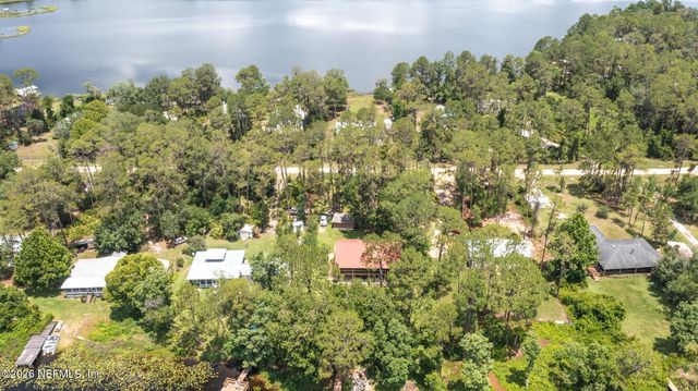 303 RILEY LAKE Drive, Hawthorne, FL 32640