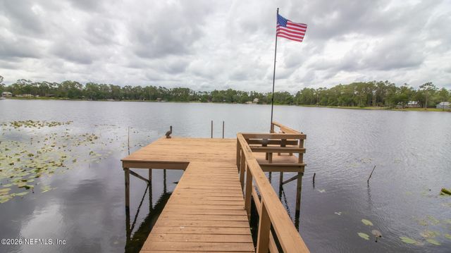 303 RILEY LAKE Drive, Hawthorne, FL 32640