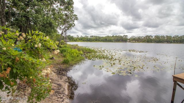 303 RILEY LAKE Drive, Hawthorne, FL 32640