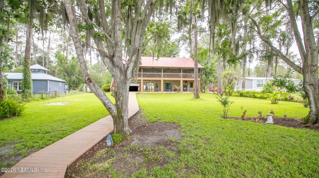 303 RILEY LAKE Drive, Hawthorne, FL 32640