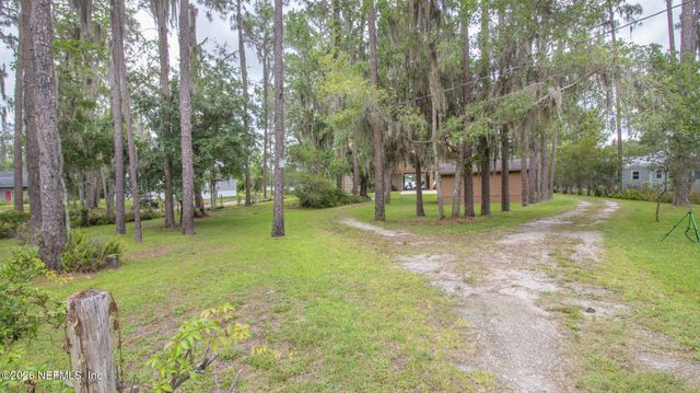303 RILEY LAKE Drive, Hawthorne, FL 32640