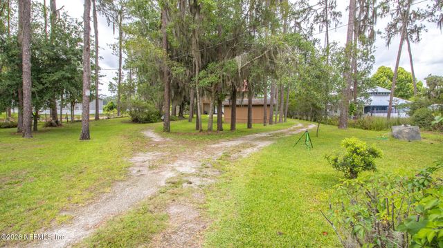 303 RILEY LAKE Drive, Hawthorne, FL 32640
