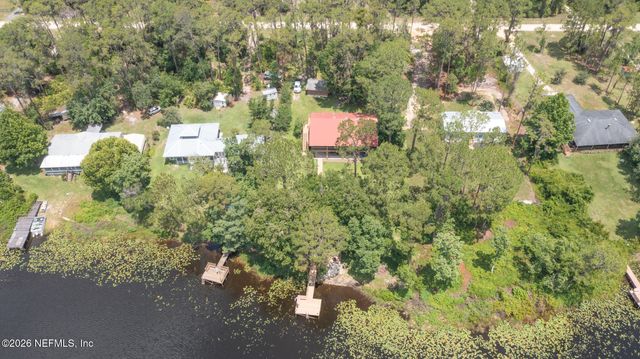 303 RILEY LAKE Drive, Hawthorne, FL 32640