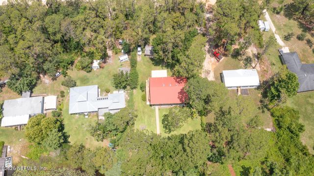 303 RILEY LAKE Drive, Hawthorne, FL 32640