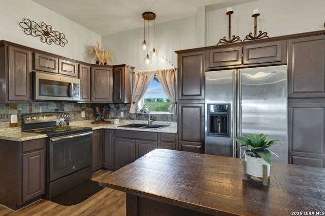 2151 Old Lehmann, Seguin, TX 78155