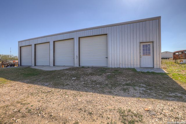 2151 Old Lehmann, Seguin, TX 78155