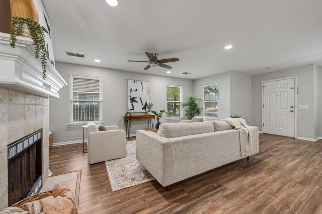 236 Bradfield DR, Buda, TX 78610