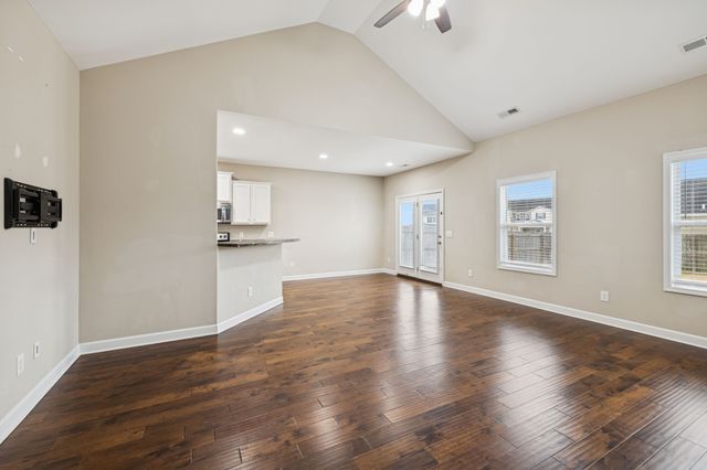 2206 Mason Bee Dr, Columbia, TN 38401