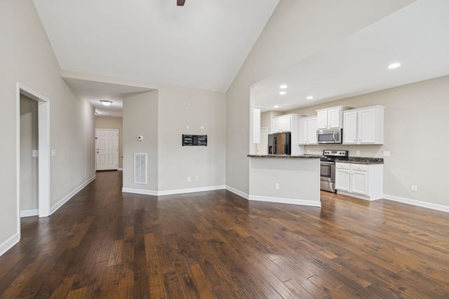 2206 Mason Bee Dr, Columbia, TN 38401