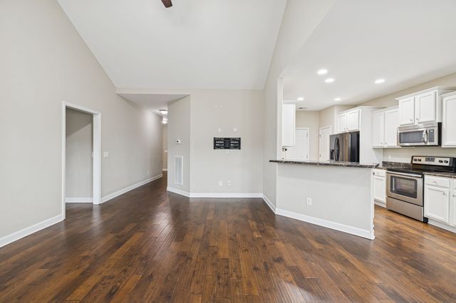 2206 Mason Bee Dr, Columbia, TN 38401