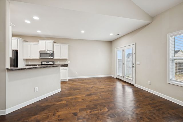 2206 Mason Bee Dr, Columbia, TN 38401