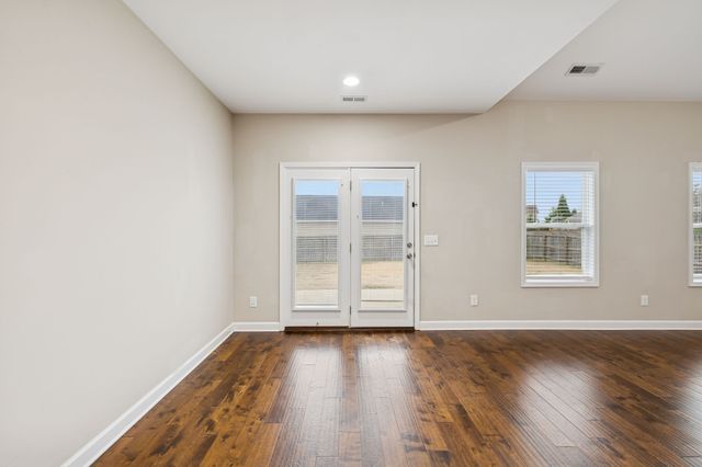 2206 Mason Bee Dr, Columbia, TN 38401