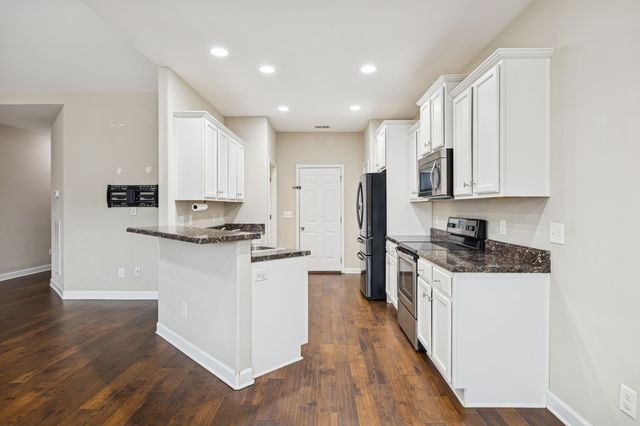 2206 Mason Bee Dr, Columbia, TN 38401