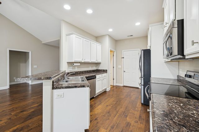 2206 Mason Bee Dr, Columbia, TN 38401