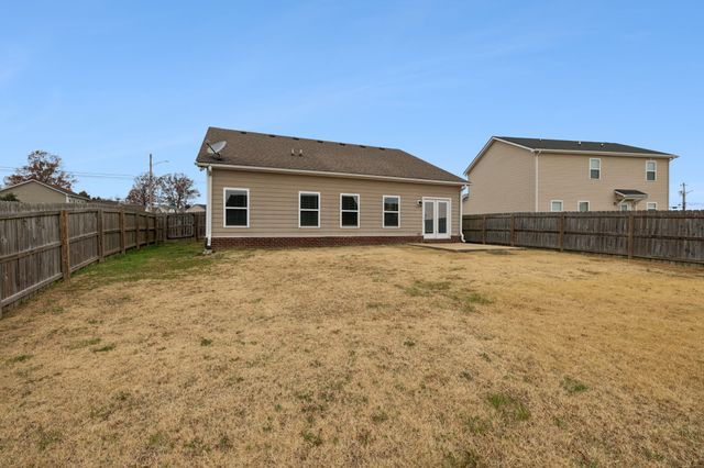 2206 Mason Bee Dr, Columbia, TN 38401
