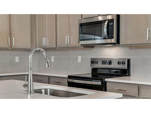 22234 E 6th Pl, Aurora, CO 80018