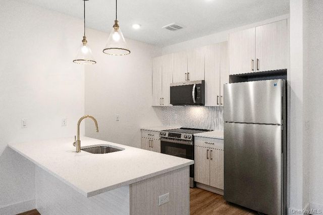 306 Bluestone Court 223, Maybrook, NY 12543