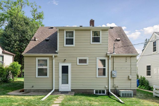2245 Highland Parkway, Saint Paul, MN 55116
