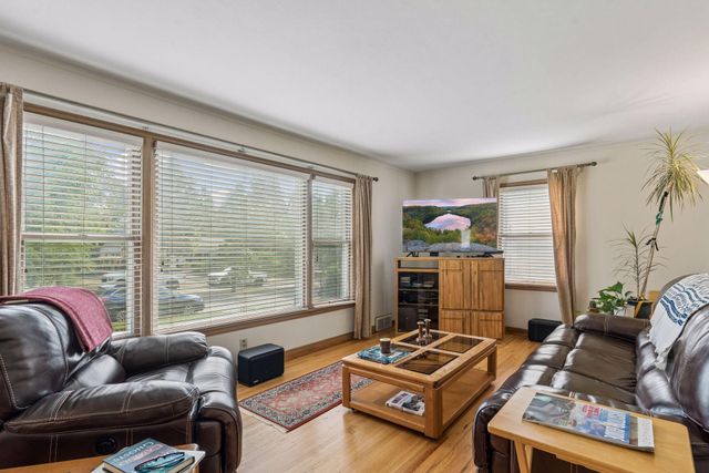 2245 Highland Parkway, Saint Paul, MN 55116