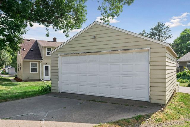 2245 Highland Parkway, Saint Paul, MN 55116