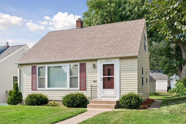 2245 Highland Parkway, Saint Paul, MN 55116
