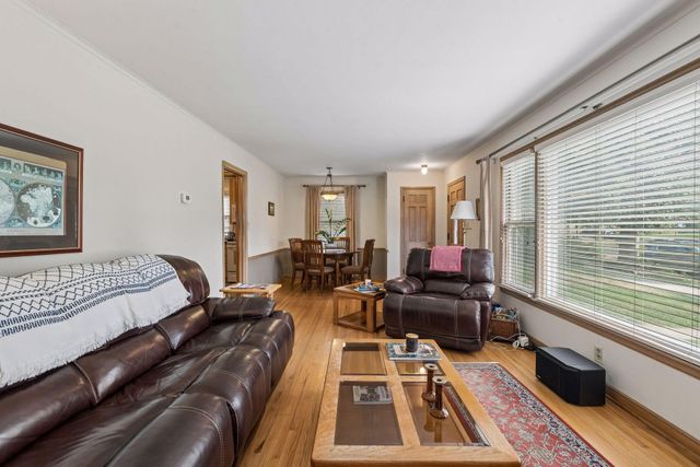 2245 Highland Parkway, Saint Paul, MN 55116