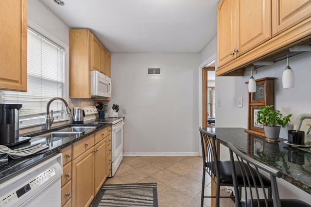 2245 Highland Parkway, Saint Paul, MN 55116
