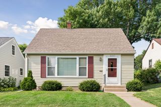 2245 Highland Parkway, Saint Paul, MN 55116