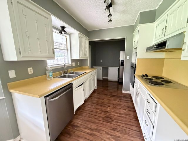 3710 PINEBLUFF DR, San Antonio, TX 78230