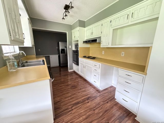 3710 PINEBLUFF DR, San Antonio, TX 78230