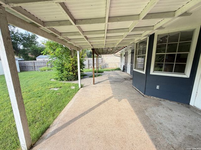 3710 PINEBLUFF DR, San Antonio, TX 78230