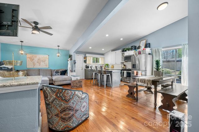3407 14th Avenue SW, Hickory, NC 28602