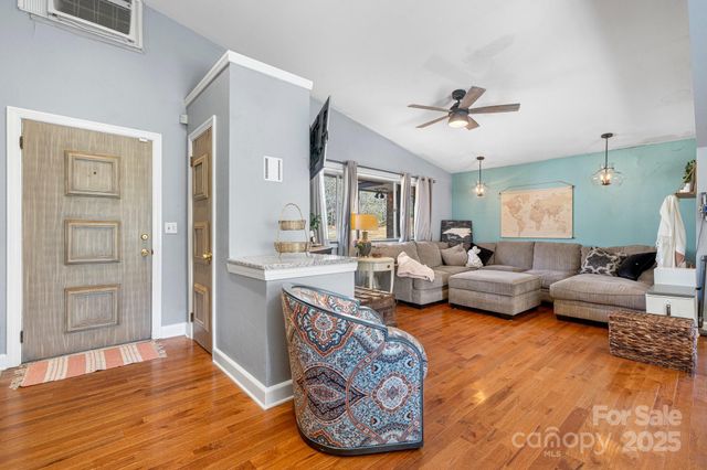 3407 14th Avenue SW, Hickory, NC 28602