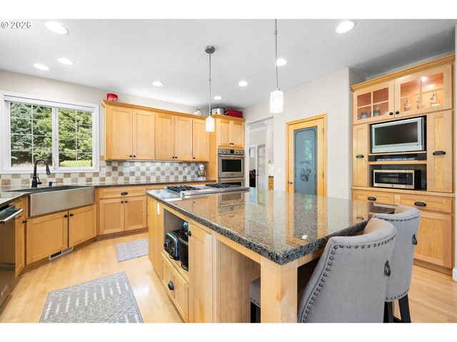 2633 Se VISTA Way, Gresham, OR 97080