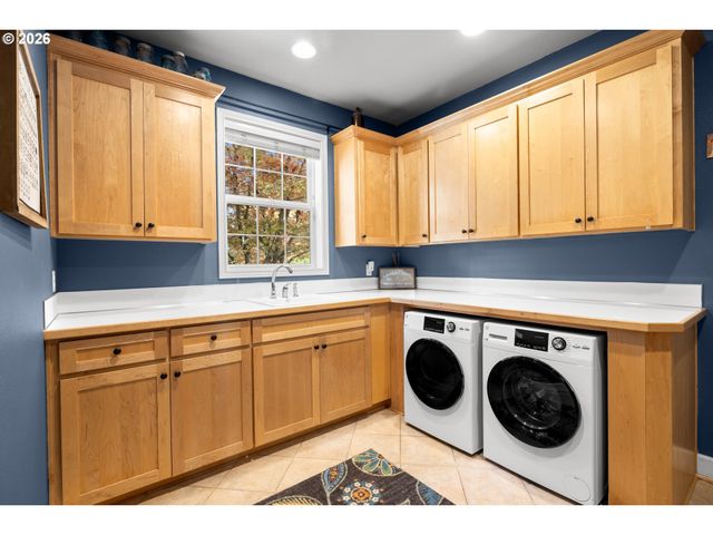 2633 Se VISTA Way, Gresham, OR 97080