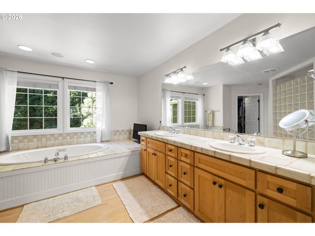 2633 Se VISTA Way, Gresham, OR 97080
