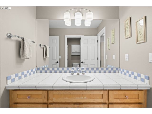 2633 Se VISTA Way, Gresham, OR 97080