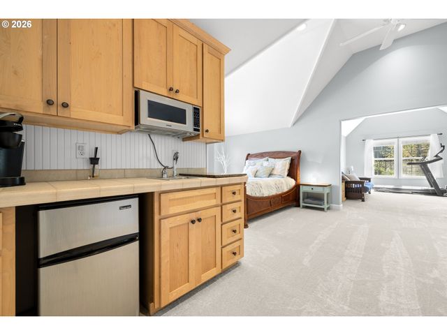 2633 Se VISTA Way, Gresham, OR 97080