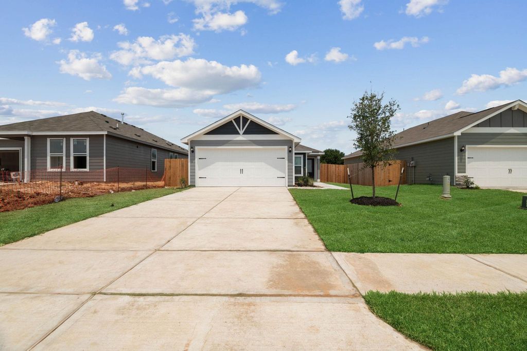 372 Fastboy Lane, Waller, TX 77484