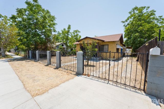 407 Alpine Street, Bakersfield, CA 93305