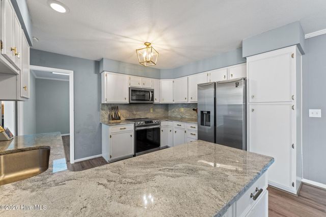 10 Fairway Drive, Whispering Pines, NC 28327