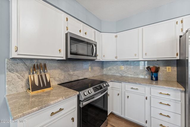 10 Fairway Drive, Whispering Pines, NC 28327