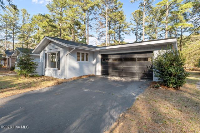 10 Fairway Drive, Whispering Pines, NC 28327