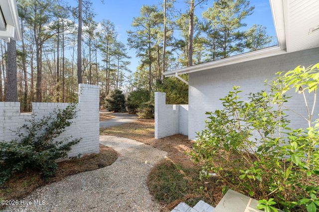 10 Fairway Drive, Whispering Pines, NC 28327