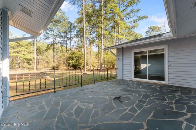 10 Fairway Drive, Whispering Pines, NC 28327