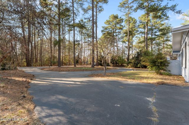 10 Fairway Drive, Whispering Pines, NC 28327